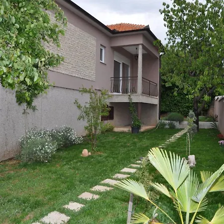 Lovely In Pako Tane With Private Swimming Pool *