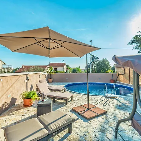 Lovely In Pako Tane With Private Swimming Pool *