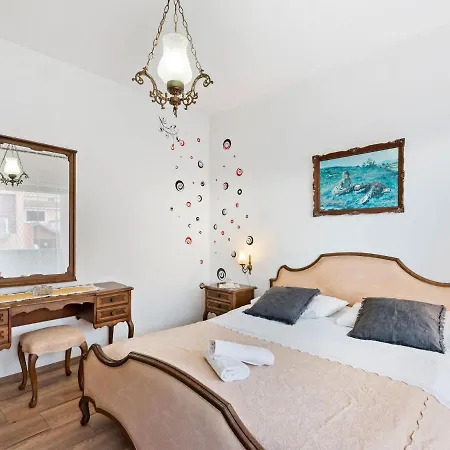 Apartamento Lovely In Pako Tane With Private Swimming Pool